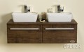 Szafka łazienkowa w kolorze antycznego drewna z dwiema nablatowymi umywalkami
