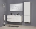 Komplet białych mebli łazienkowych z szafką umywalkową i regałem z serii Elegante