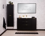 Wysoki wiszący regał i czarna szafka pod umywalkę styl glamour