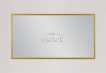 Prostokątne lustro łazienkowe w złotej aluminiowej ramie