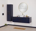 Komplet granatowych mebli łazienkowych w stylu glamour