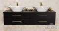 Matowa szafka łazienkowa czarna z dwiema białymi umywalkami