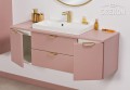 Różowa szafka łazienkowa Magnolia ze złotymi uchwytami i białą umywalką