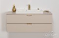 Piaskowa szafka do łazienki z białą nablatową umywalką