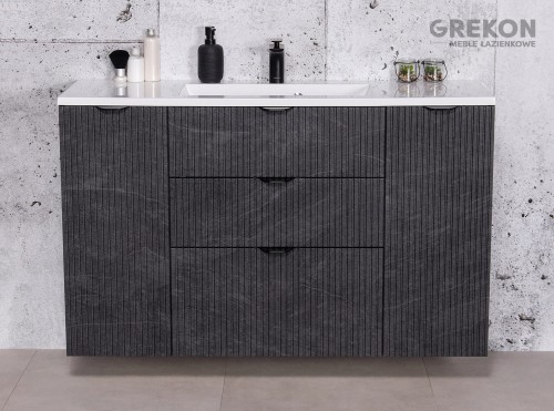 Prostokątna podwieszana umywalka łazienkowa 120 cm wraz z białą umywalką.