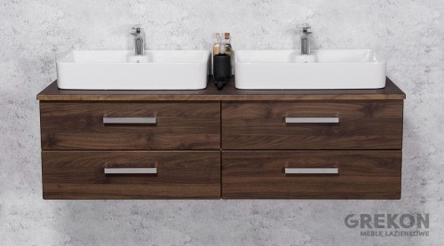 Brązowa szafka łazienkowa z dwiema ceramicznymi umywalkami