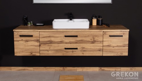 Podwieszana szafka łazienkowa w kolorze matowy naturalny dąb