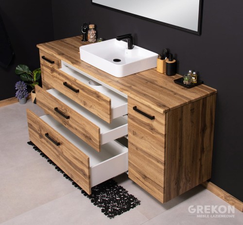 Zawieszana szafka łazienkowa z blatem i białą ceramiczną umywalką