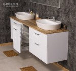 Szafka łazienkowa biała z blatem w kolorze naturalny dąb oraz dwiema ceramicznymi umywalkami