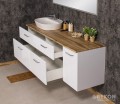 Biała modułowa szafka z blatem naturalny dąb i białą ceramiczną umywalką