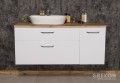 Biała podwieszana szafka z blatem dąb naturalny i białą ceramiczną umywalką