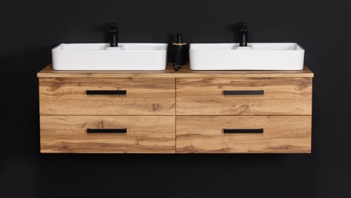 Podwieszana szafka łazienkowa w matowym kolorze naturalny dąb z dwiema ceramicznymi umywalkami